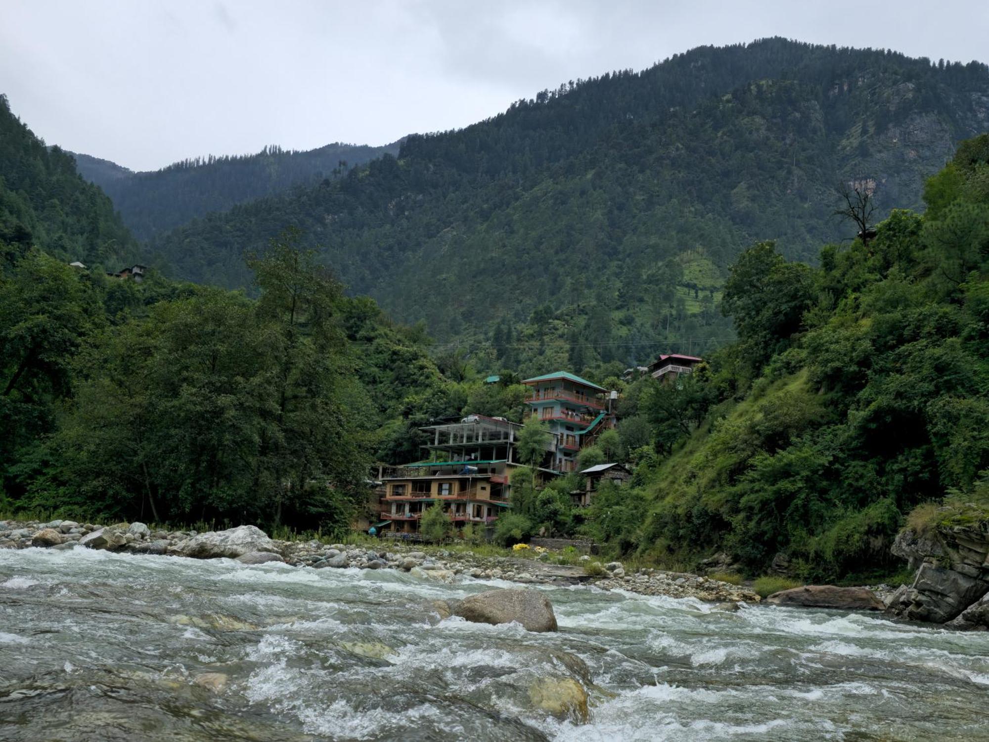 Sharda Resort-Tirthan Valley Banjār Extérieur photo