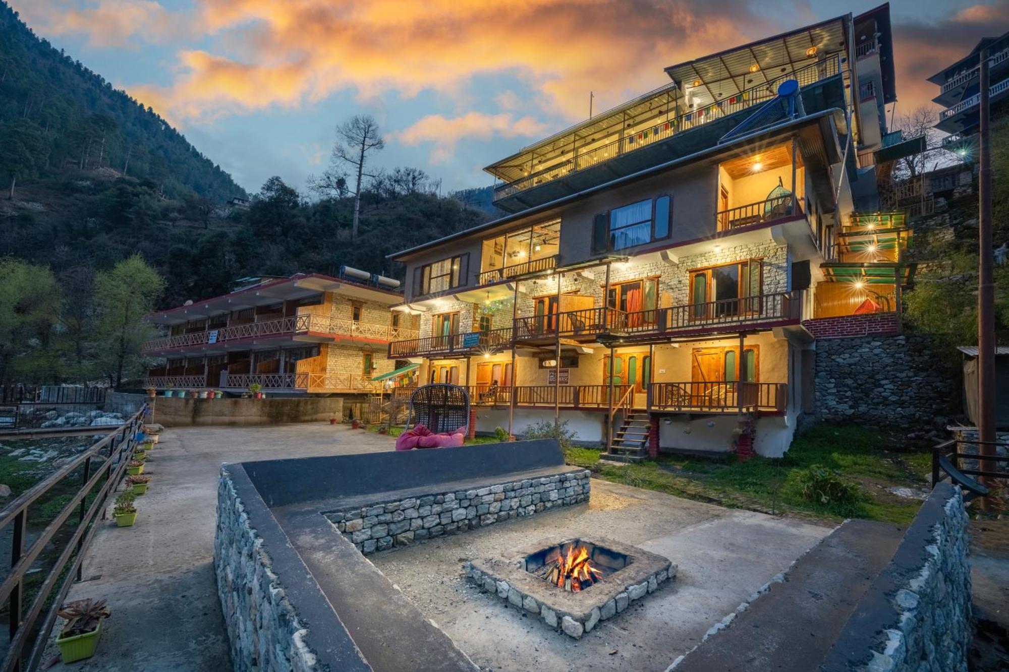 Sharda Resort-Tirthan Valley Banjār Extérieur photo